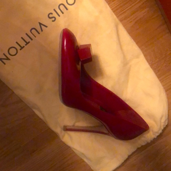 Shoes - Picture 1 of 3